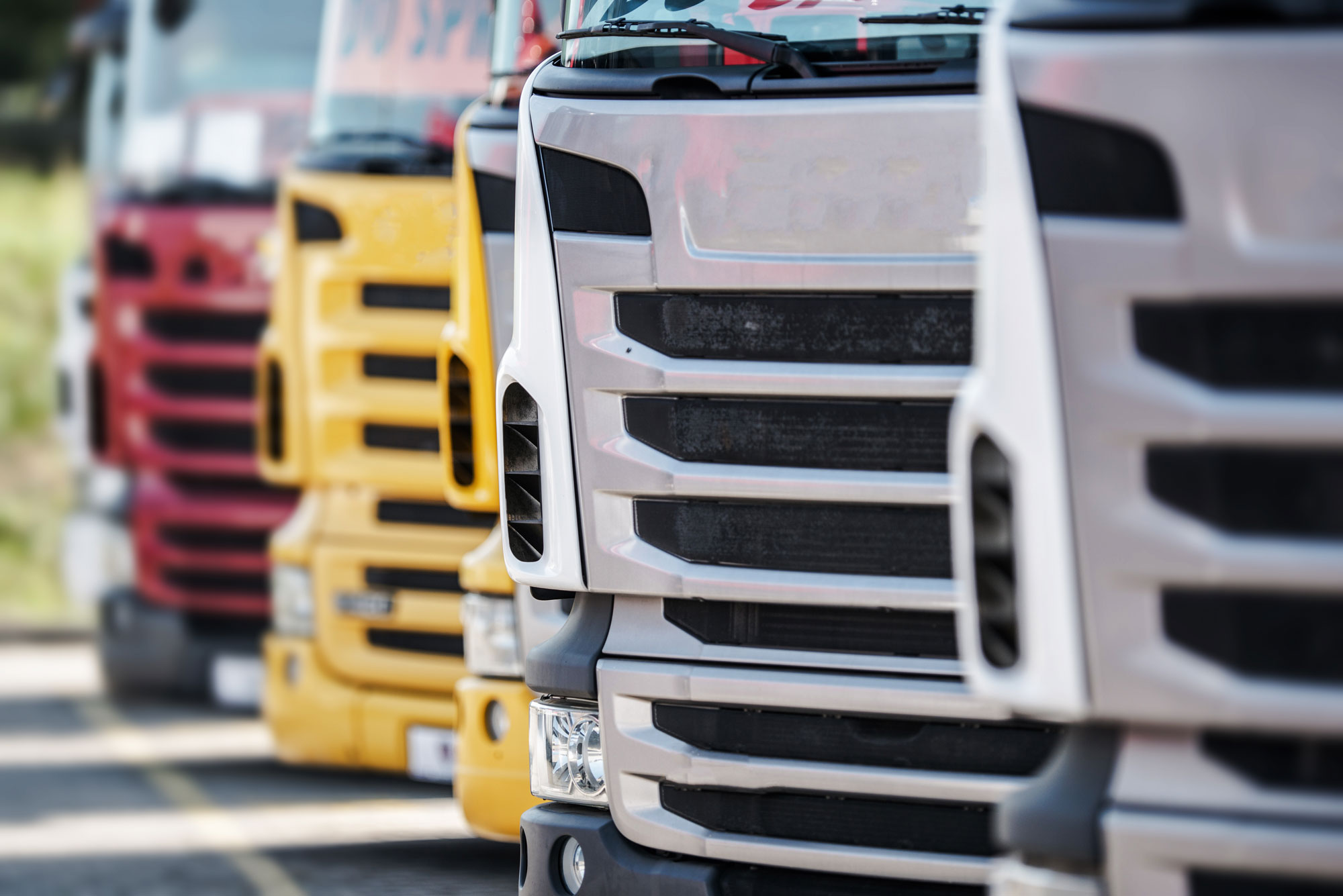 Transport de grue par camions semi poids-lourd en île-de-France et Normandie